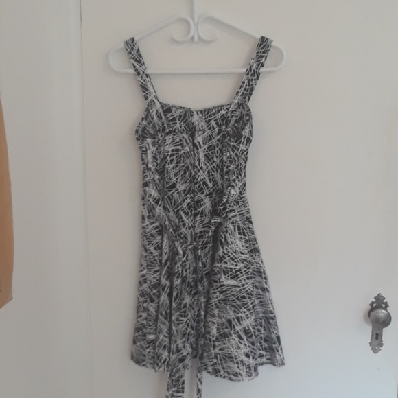 Dress - Picture 2 of 6